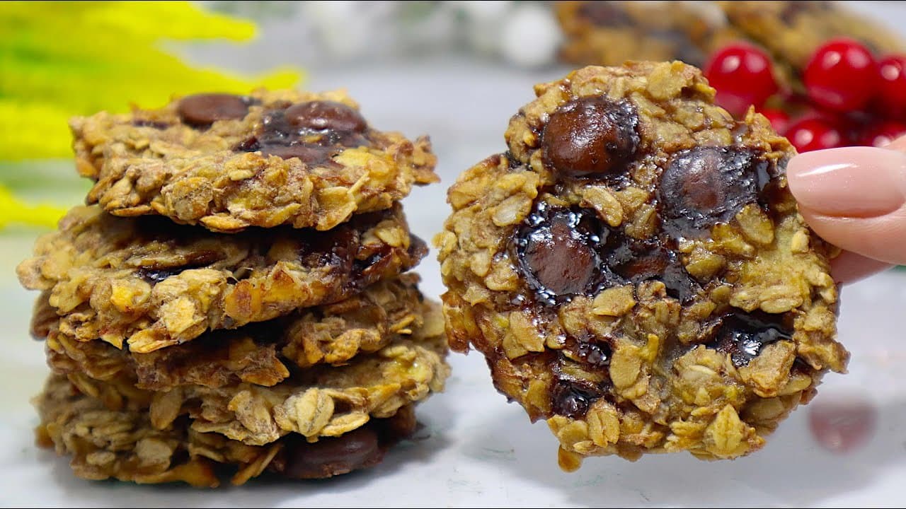 Vegan 3-Ingredient Oat Banana Chocolate Cookies
