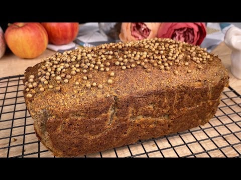 Dunkles Apfel-Kürbiskern-Brot — Großmutters dunkles mehlfreies Brot mit gebackenem Apfelmus, Leinsamen, Chia und