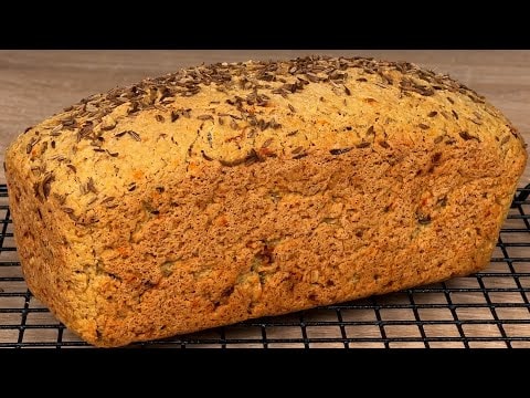 Oat Bread with Zucchini — A flour-free yeasted oat bread with zucchini, pumpkin and sunflower seeds. Flavo