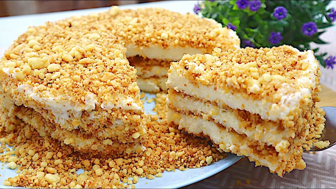 Saure-Sahne-Streuseltorte ohne Backen in 15 Minuten — Eine in der Pfanne geröstete Streuselkrume, geschichtet mit einer reichhaltigen 