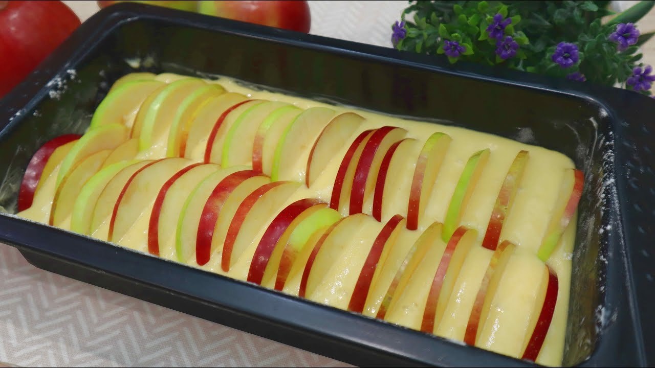 Gâteau moelleux aux pommes et cream cheese — Un gâteau aux pommes tendre enrichi de cream cheese pour une mie moelleuse. Deux