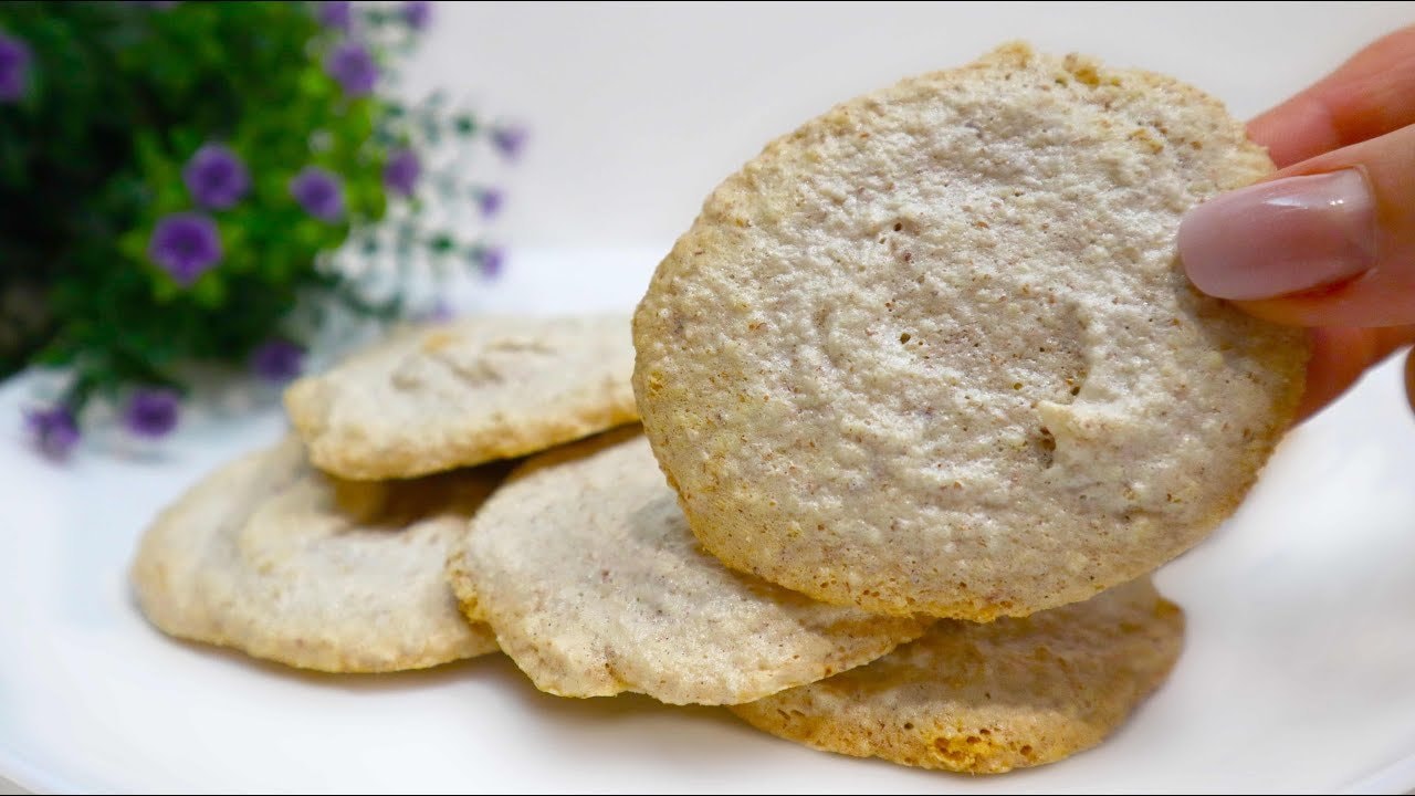 Gluten-Free 3-Ingredient Almond Macaroons — Light flourless almond macaroons made from ground almonds, whipped egg whites an