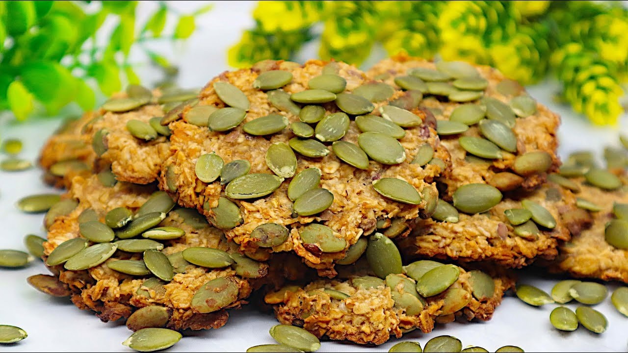 Sugar-Free 4-Ingredient Breakfast Oat Cookies — Hearty breakfast cookies with applesauce, oats, pumpkin seeds and a touch of fla