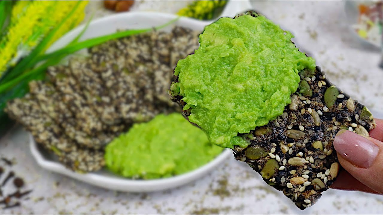 Keto-Cracker aus 5 Samen (Vegan, Glutenfrei) — Extra-knusprige Samen-Cracker mit Sonnenblumen-, Kürbiskernen, Chia, weißem und 