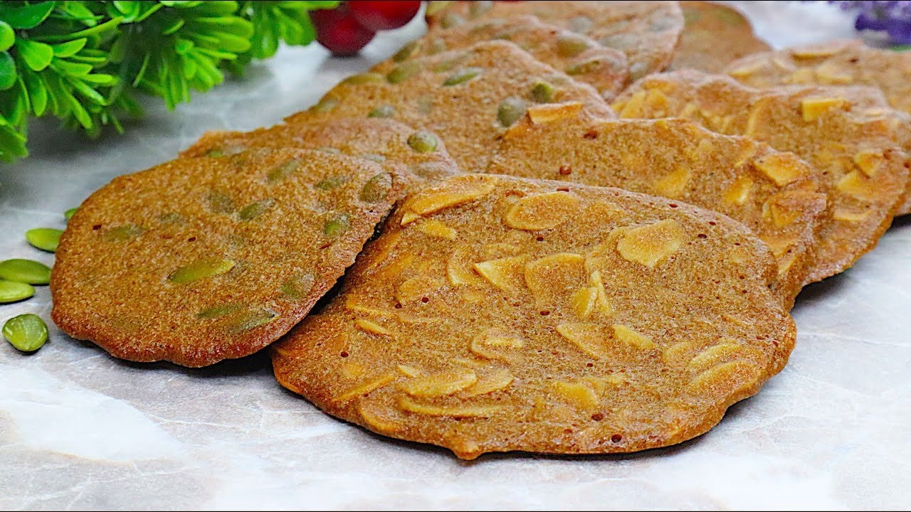 Merengues sin gluten de almendra y semillas de calabaza — Galletas crujientes y fragantes con clara de huevo montada, azúcar de coco y una