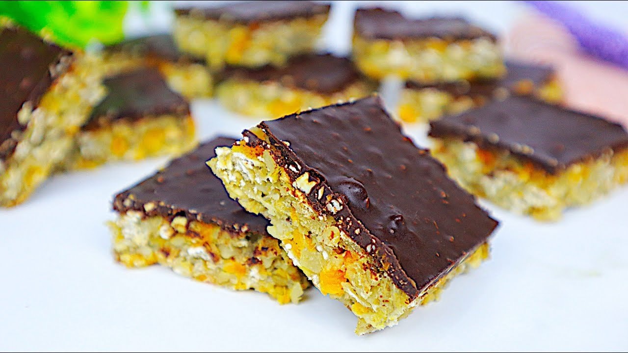 Mehlfreie Bananen-Hafer-Riegel mit Aprikose & Cashew — Herzhafte gebackene Haferriegel mit zerdrückter Banane, getrockneten Aprikosen u