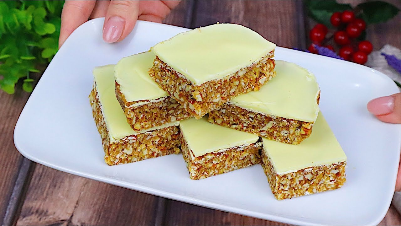No-Bake Date Almond Coconut Chocolate Bars — Chewy no-bake bars from soft Iranian dates, toasted almonds and coconut flakes, 