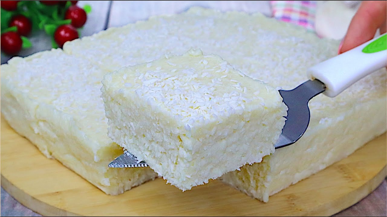 Cremige Reis-Kokos-Puddingriegel, glutenfrei — Seidige Reispudding-Riegel, püriert mit Kokosmilch, Kokosraspeln und zuckerfreie
