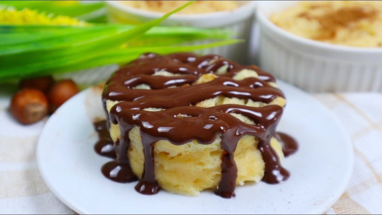 Glutenfreier Apfel-Charlotte-Tassenkuchen, zuckerfrei — Leichter Apfel-Charlotte auf Reismehlbasis mit Joghurt und einem Hauch Erythrit.