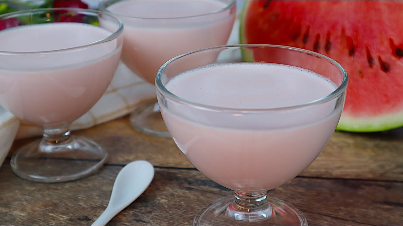 Panna cotta crémeuse à la pastèque sans cuisson — Panna cotta estivale soyeuse à la pastèque mixée et au miel, prise à la gélatine