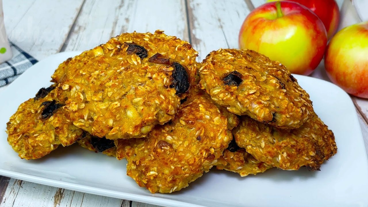Galletas de manzana, requesón y avena con 4 ingredientes — Tiernas galletas altas en proteínas hechas con manzana rallada, avena, requesón 