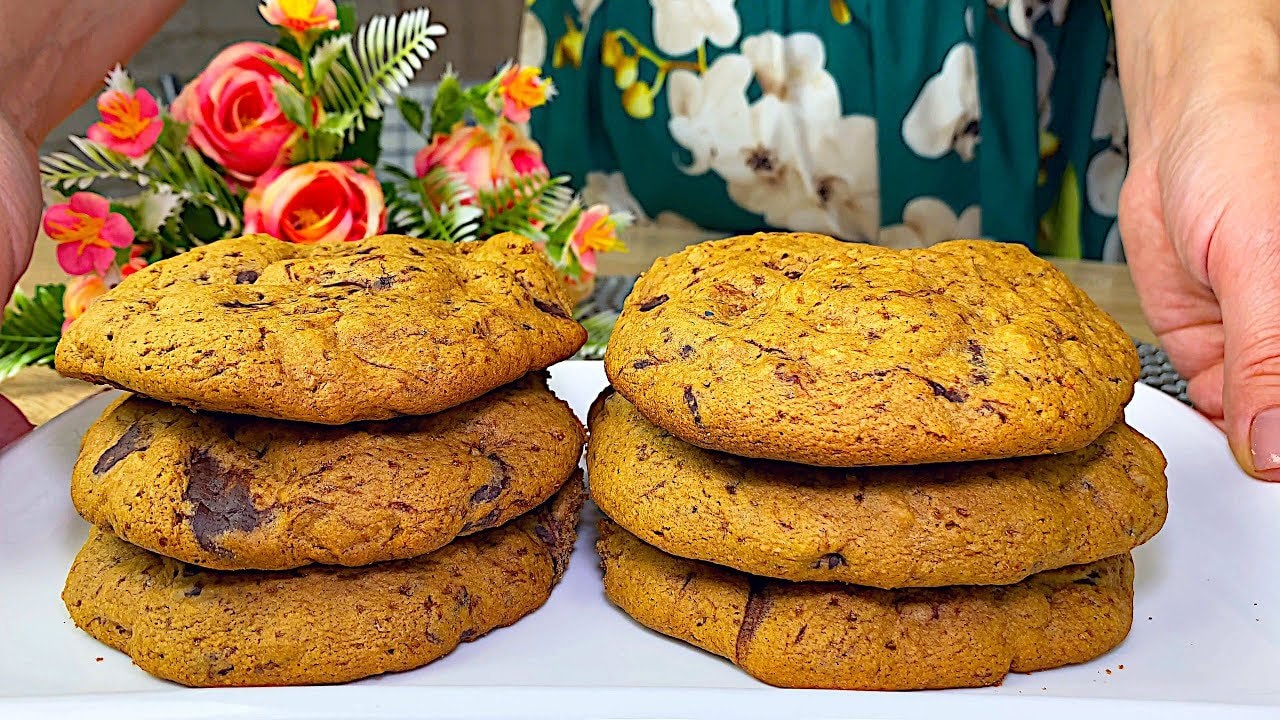 Glutenfreie Walnuss-Zartbitter-Kekse (ohne Zucker) — Mürbe glutenfreie Kekse mit Walnüssen und zuckerfreier Zartbitterschokolade, mit