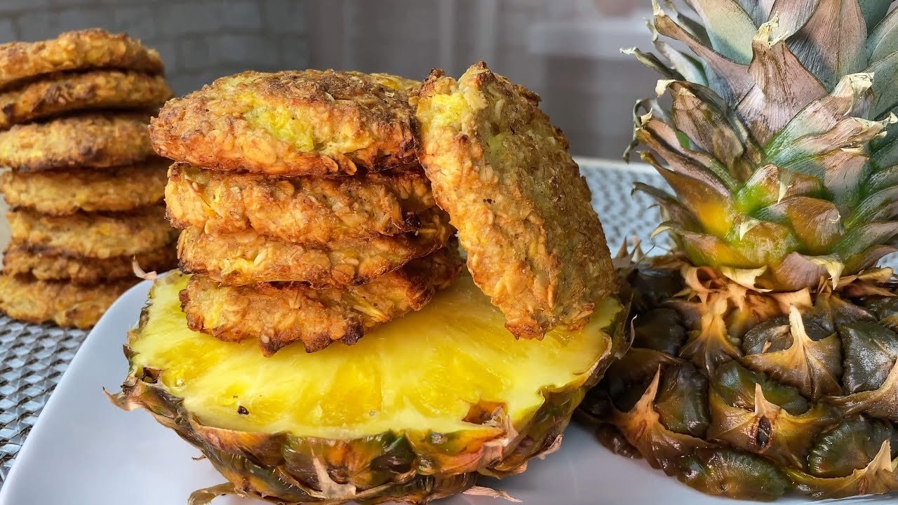 Biscuits petit-déjeuner à l'ananas, avoine et banane (sans sucre) — Biscuits petit-déjeuner tropicaux à l'ananas mixé, flocons d'avoine et banane. N