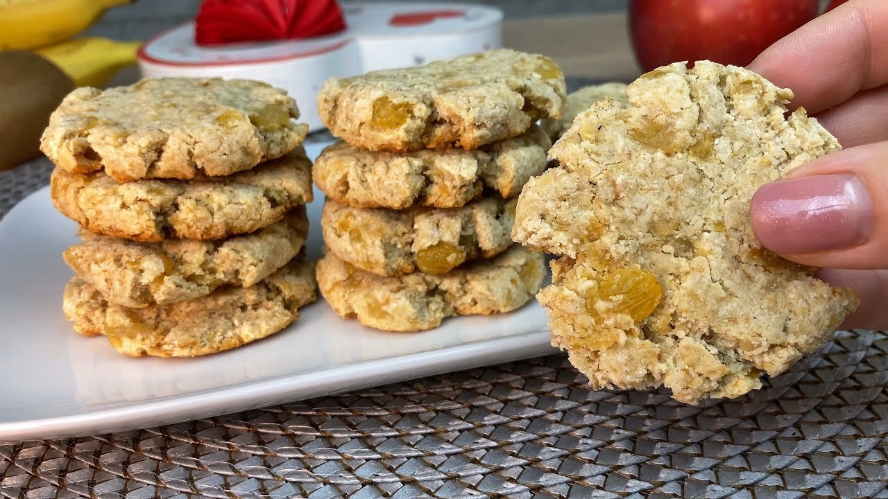 Biscuits tendres à l'avoine, banane et raisins secs (sans sucre) — Biscuits à l'avoine fondants à la banane écrasée, raisins secs et une pointe d'h
