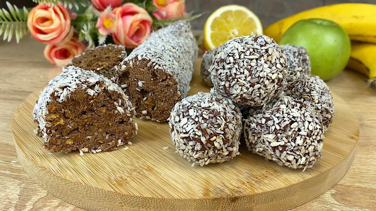 Energy balls sans cuisson cajou-datte-chocolat — Boules moelleuses cajou-dattes liées au chocolat noir fondu et égayées de jus et