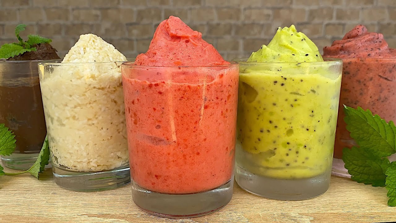 5 helados de plátano sin azúcar (sin lácteos) — Cinco postres cremosos helados a base de plátano congelado con fresa, kiwi, choc