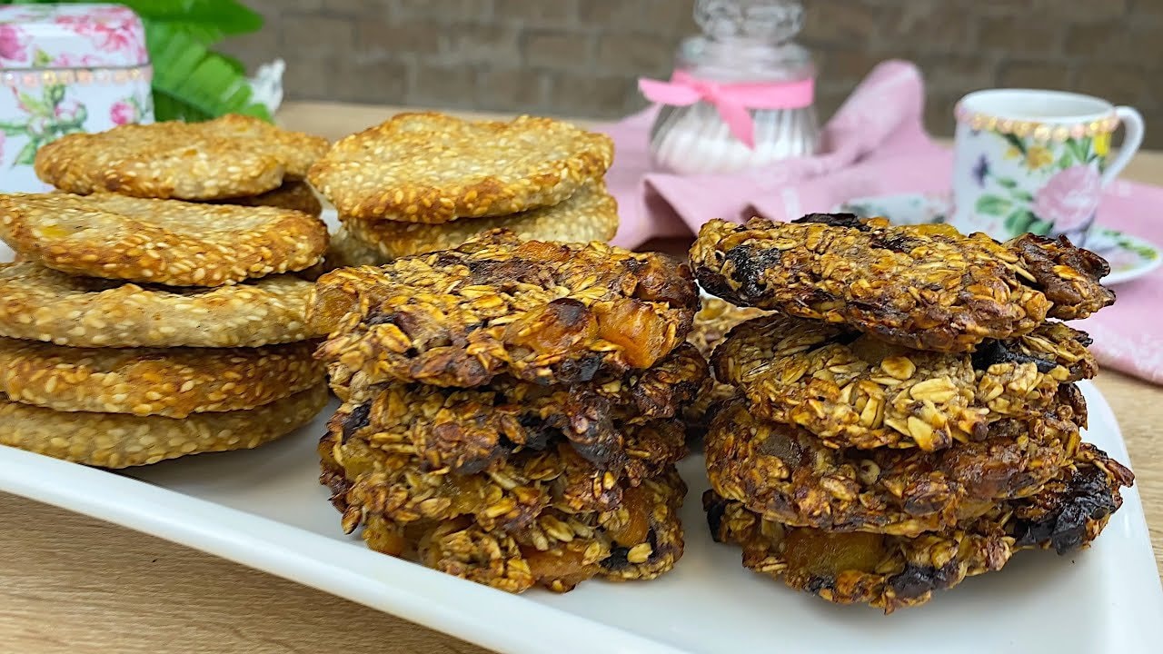 Galletas de avena y orejones (sin harina, sin azúcar) — Galletas de avena tiernas con orejones, ciruelas pasas y nueces remojadas, endul