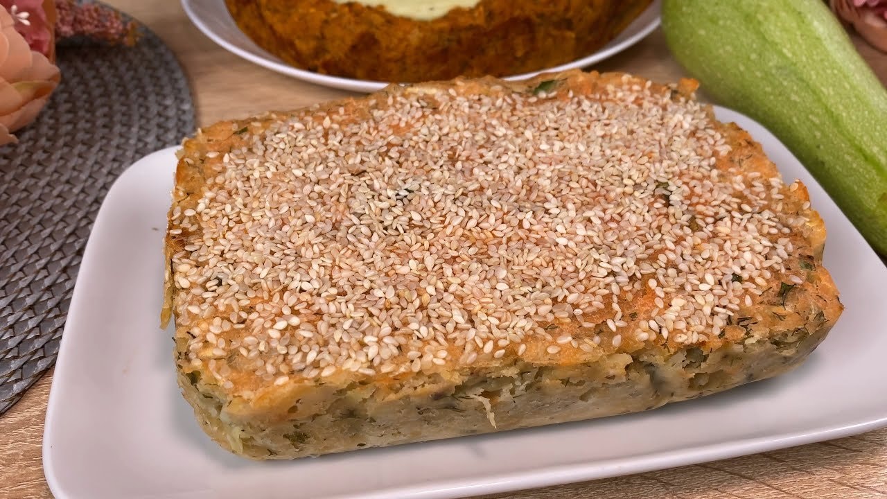 Gebackene Linsen-Zucchini-Kräuterpuffer — Herzhaftes Linsen-Zucchini-Gericht mit Dill, Petersilie, Joghurt und karamellisi