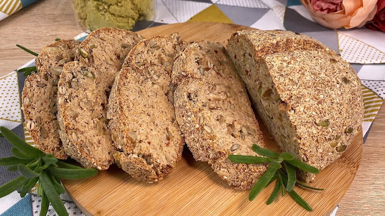 Pain cétogène aux graines de lin et coco (sans gluten, végétalien) — Pain cétogène croustillant aux graines de lin moulues, farine de coco, écorces d