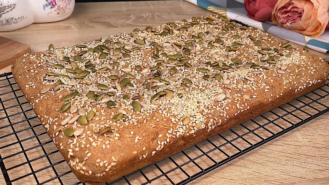 Pain au sarrasin et aux graines sans œufs (sans gluten, végétalien) — Grand pain familial à base de 400 g de farine de sarrasin vert, graines de lin t