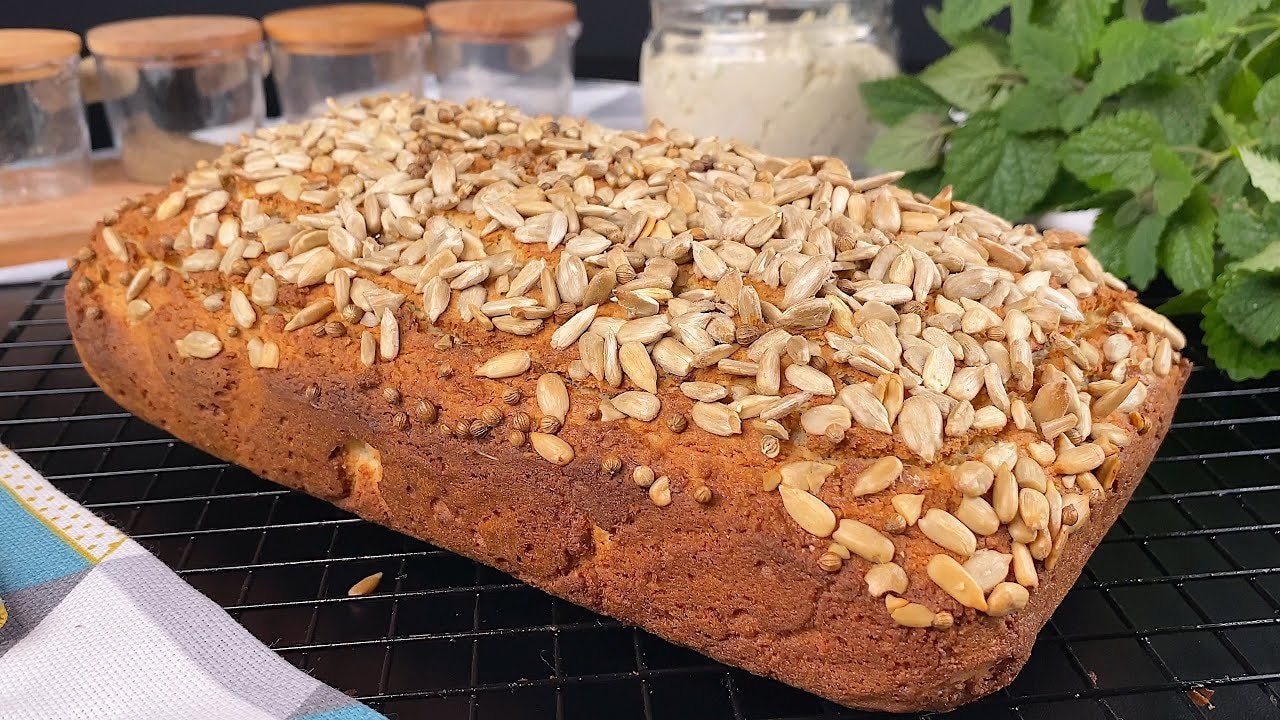 Pain aux lentilles germées, coco et amandes (cétogène) — Pain sans gluten de 150 g de lentilles vertes germées mixées avec 6 œufs, huile 