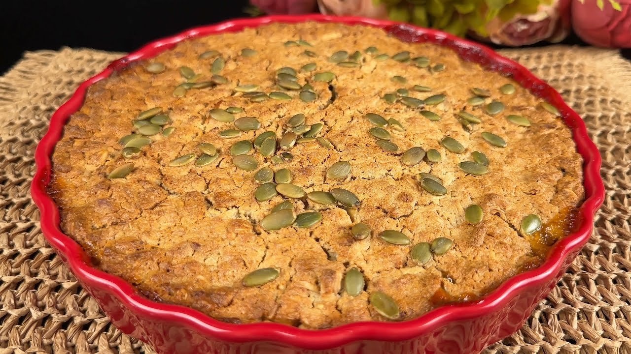 Kürbis-Apfel-Haferkuchen (Vegan, Zuckerfrei) — Herbstlicher Schichtkuchen aus im Ofen geröstetem Kürbis, belegt mit einem Hafer