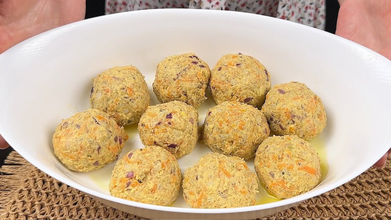 Hamburguesas veganas de lentejas y arroz con salsa de aguacate — Hamburguesas ricas en proteínas con 240g de lentejas remojadas, 180g de arroz co