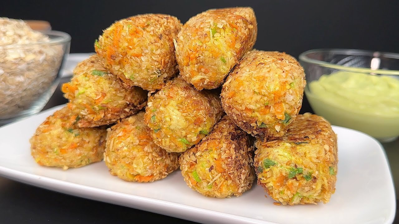 Vegane Zucchini-Hafer-Tofu-Frikadellen (Glutenfrei) — Goldbraun angebratene Zucchini-Frikadellen aus 100 g Tofu, geriebener Karotte, H