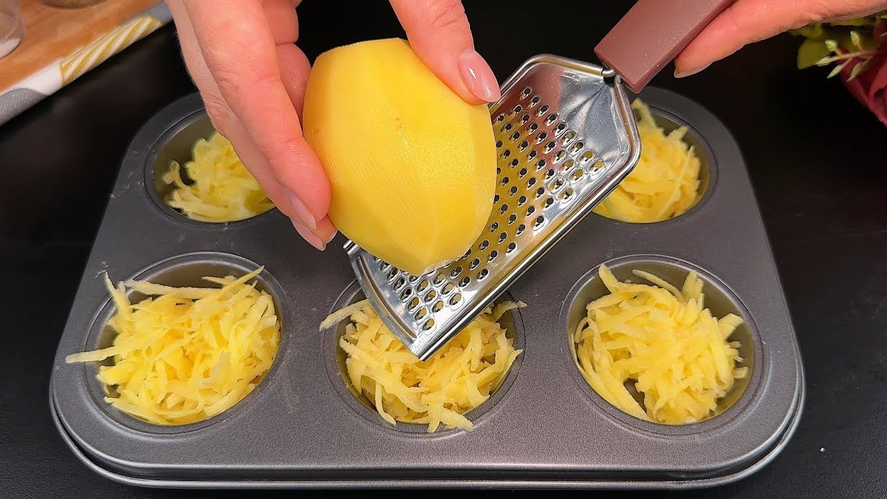 Pastel de patata y champiñones en sartén (sin huevo) — Base rústica de patata ligada con 1 cucharada de almidón de patata, cubierta con