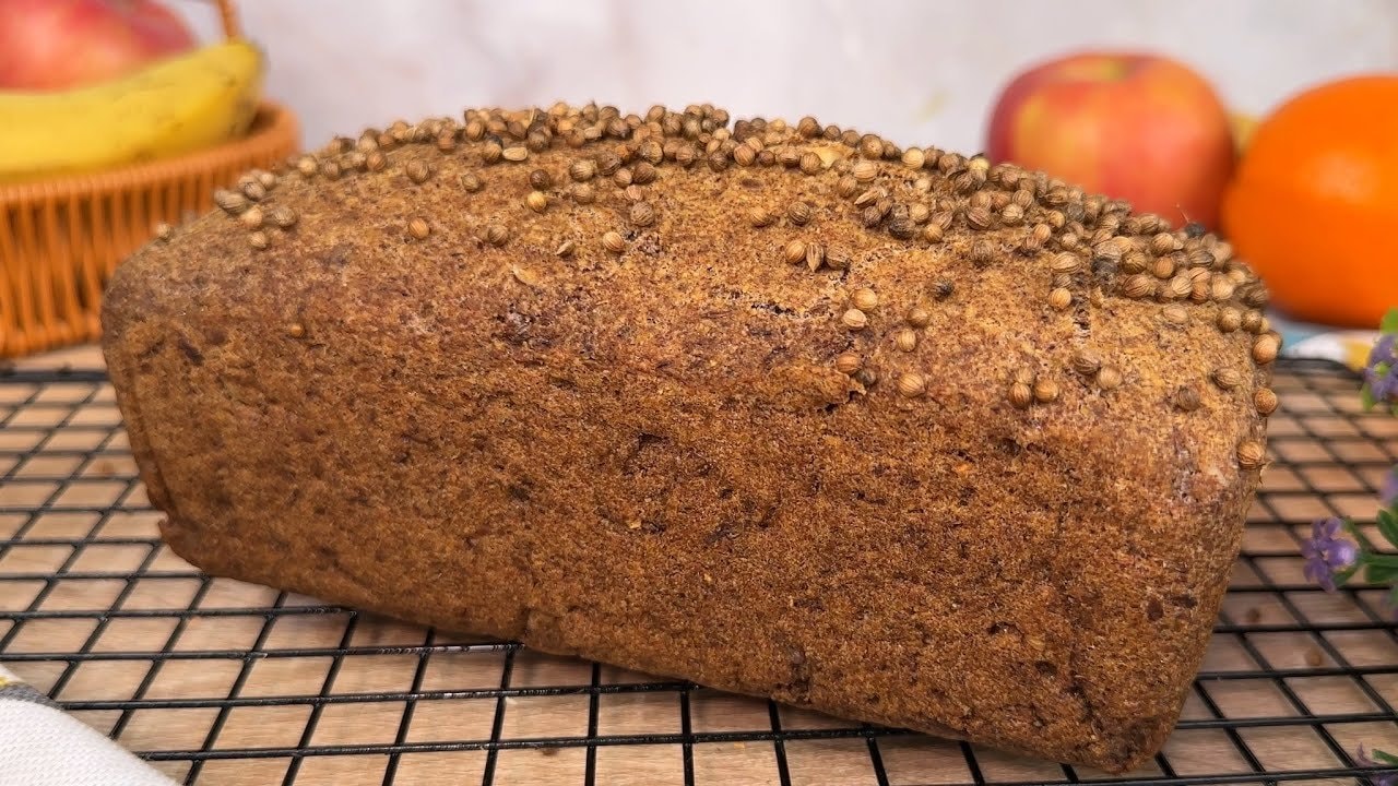 Linsen-Buchweizen-Brot mit Haselnüssen (glutenfrei) — Aromatisches glutenfreies Brot aus gemahlenen Linsen, grünem Buchweizenmehl und 