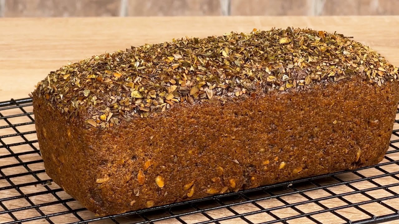 Schwarze-Linsen-Sonnenblumenbrot mit Kokosmilch — Reichhaltiger Schwarze-Linsen-Laib aus Kokosmilch, Leinsamen, Flohsamenschalen u