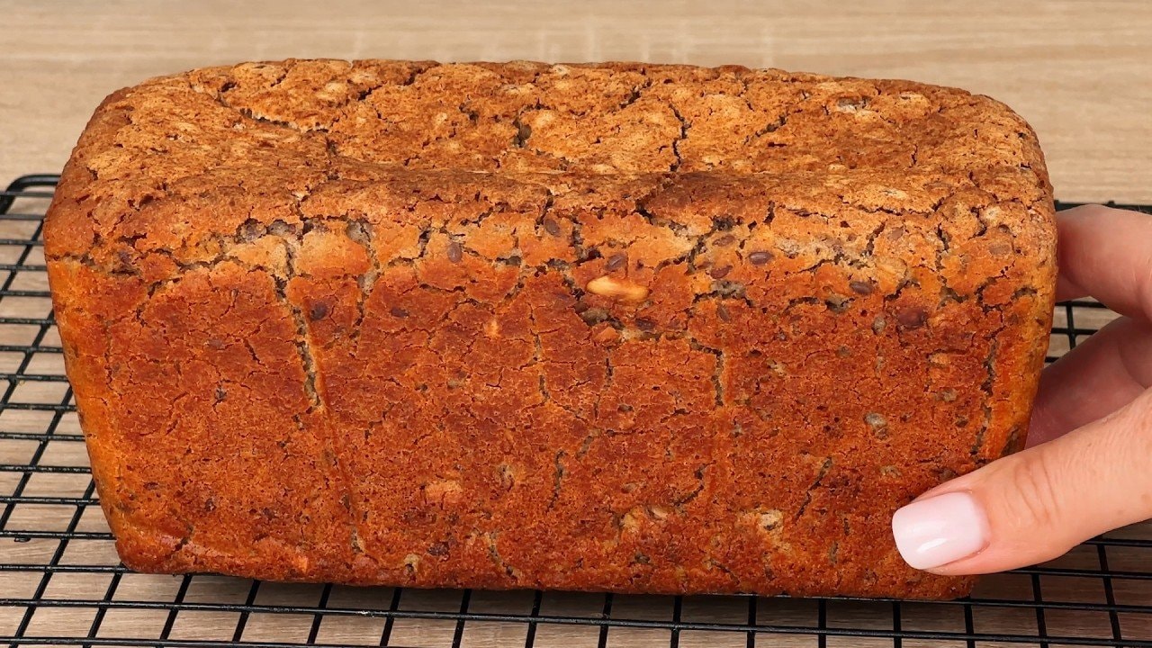 Pan con levadura de trigo sarraceno, maíz y arroz (sin gluten) — Hogaza terrosa sin gluten que combina harinas de trigo sarraceno verde, maíz y a