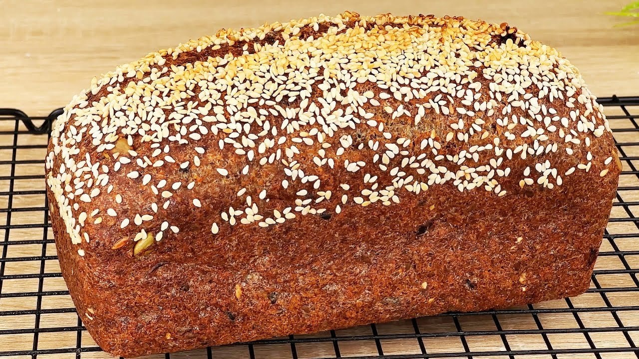 Pain aux haricots mungo, noix et tomates séchées — Pain rapide aux haricots mungo prêt en 30 minutes avec lin, psyllium, noix génér