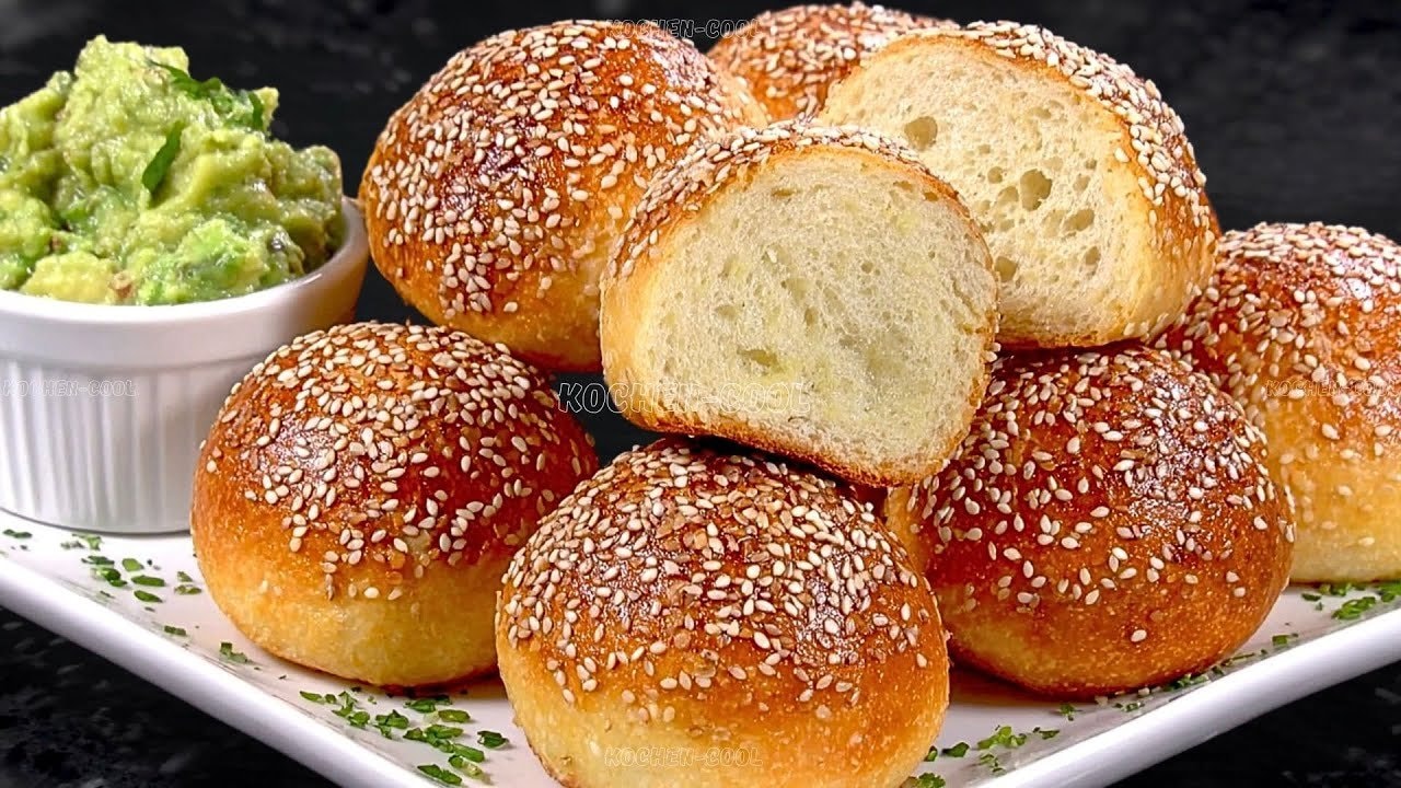 Keto-Tahini-Protein-Brötchen in 5 Minuten — Weiche Brötchen mit viel Tahini aus Eiern, Whey-Protein und Sesam. Mehlfrei und 