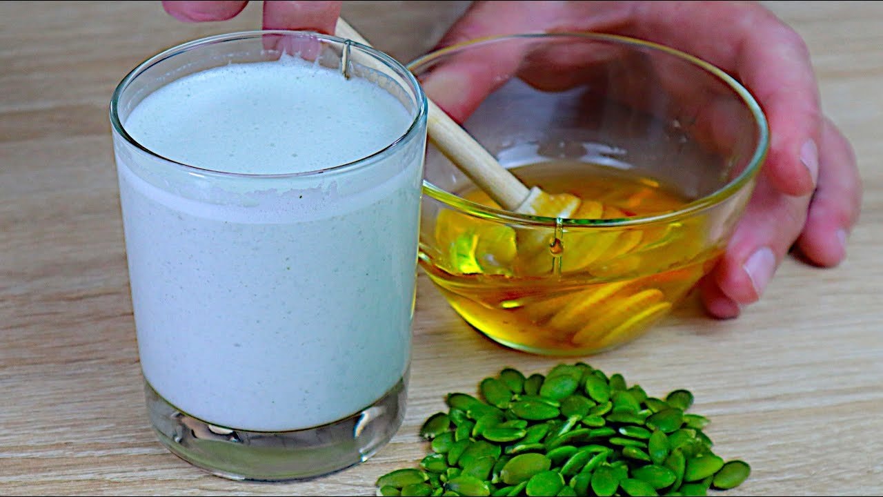 Smoothie digestif aux graines de courge et au miel — Smoothie simple en 3 ingrédients, mixé à partir de graines de courge, d'eau et d